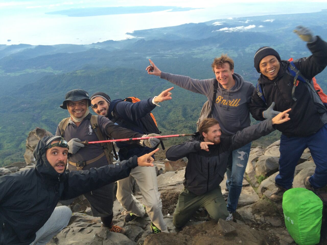 mount-agung-trekking bawamountagungtrekking.com