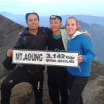 climbing mount agung trekking